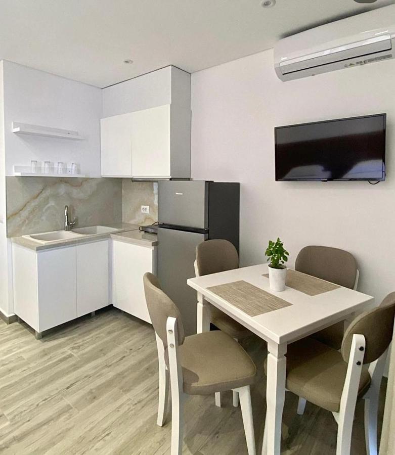 Edina By Hp Hotel Sarandë Buitenkant foto