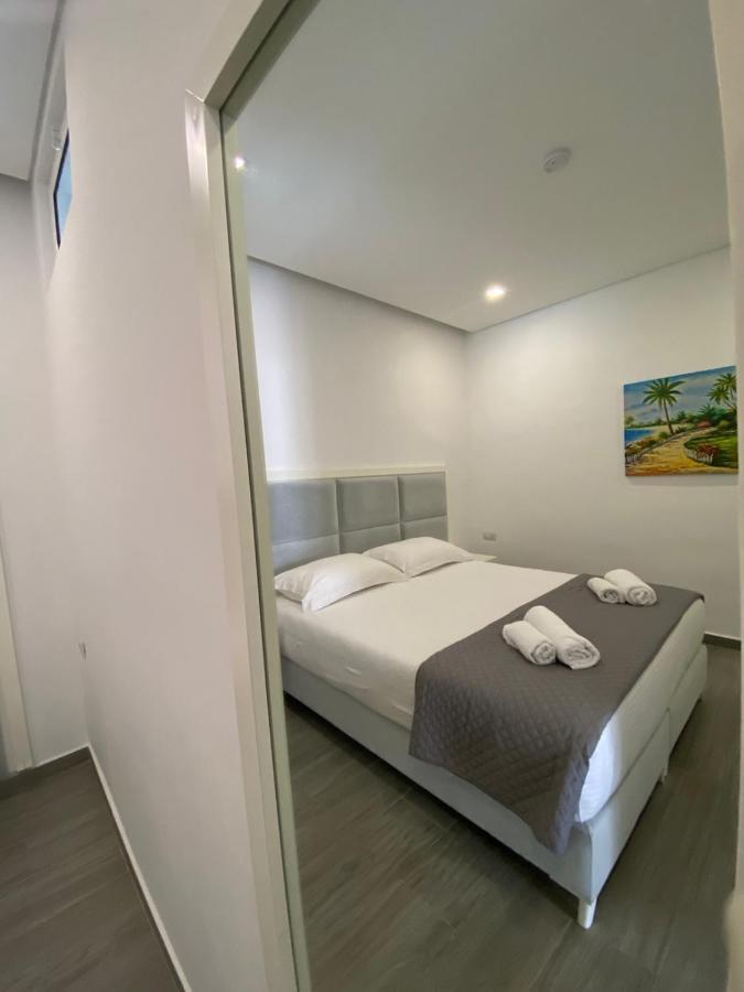 Edina By Hp Hotel Sarandë Buitenkant foto