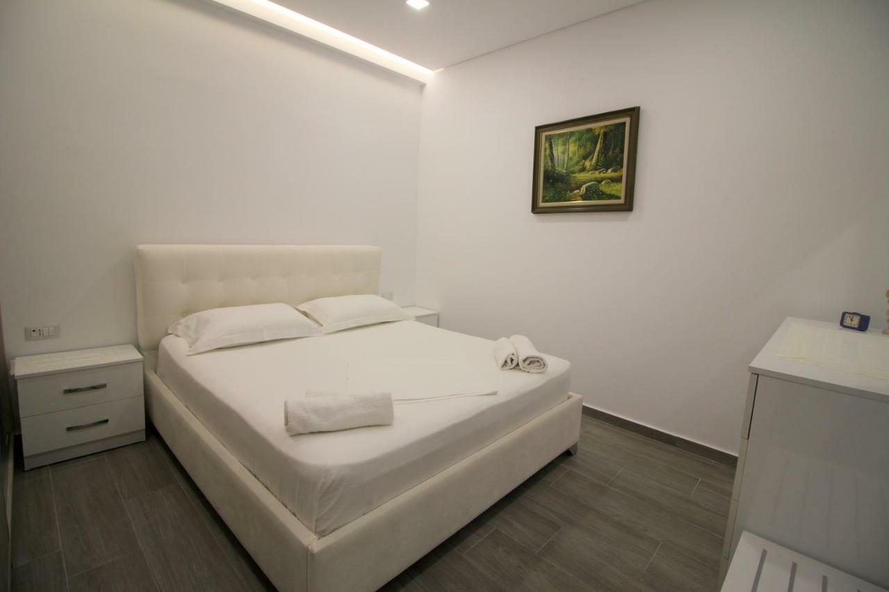 Edina By Hp Hotel Sarandë Buitenkant foto
