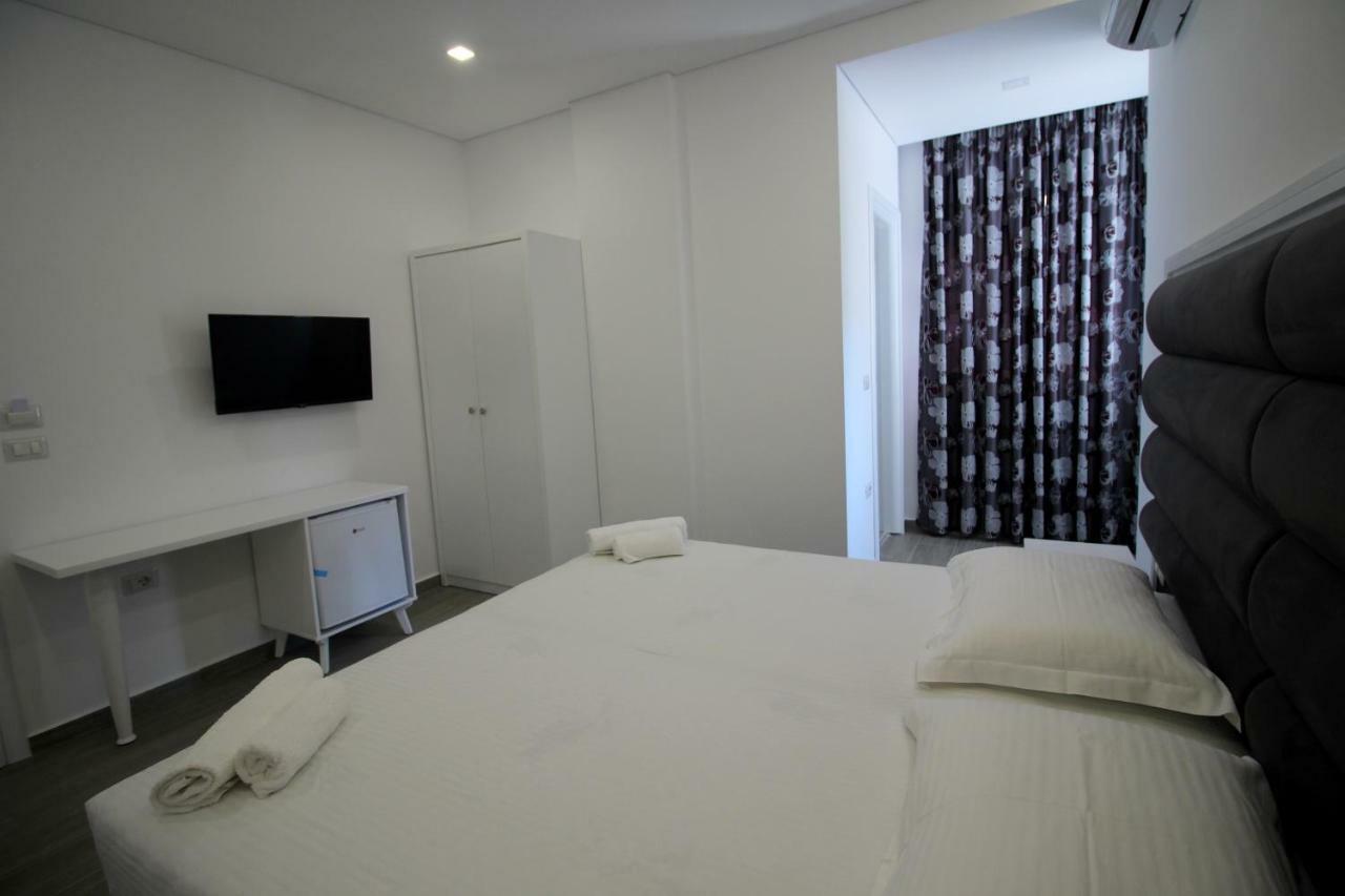 Edina By Hp Hotel Sarandë Buitenkant foto