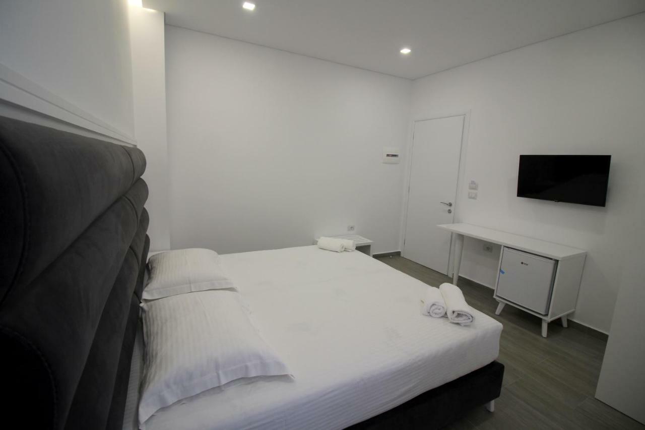 Edina By Hp Hotel Sarandë Buitenkant foto